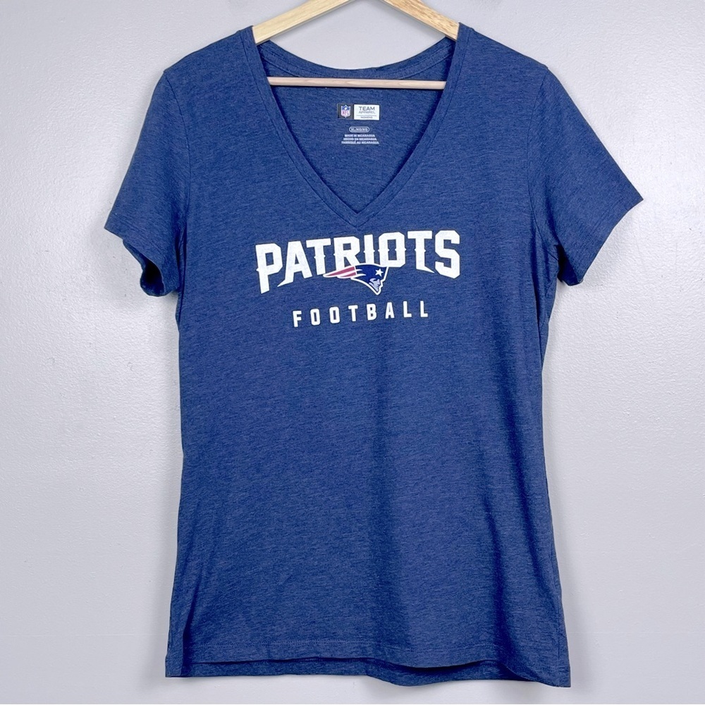 NFL Team Apparel Women's New England Patriots Logo V-Neck Tee Size XL; Football